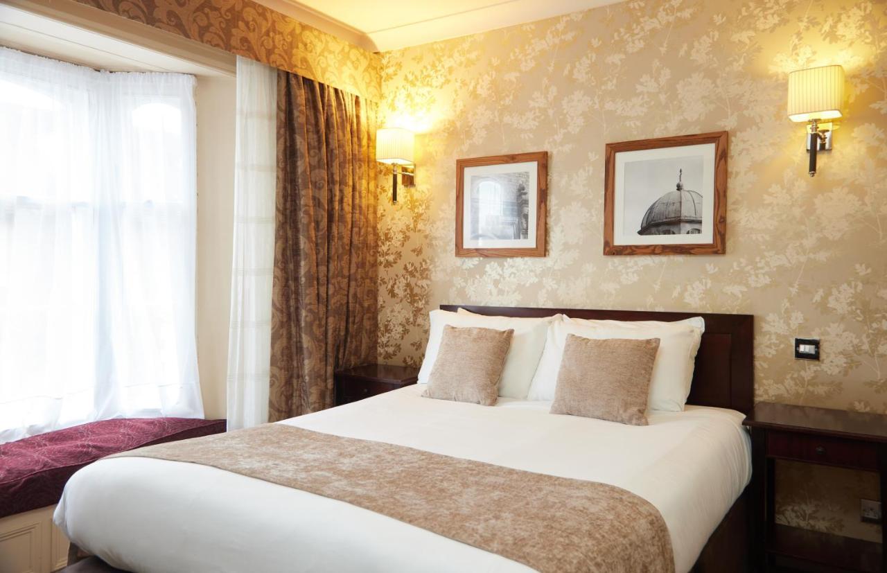 The Bell Hotel Woburn By Greene King Inns Exterior photo