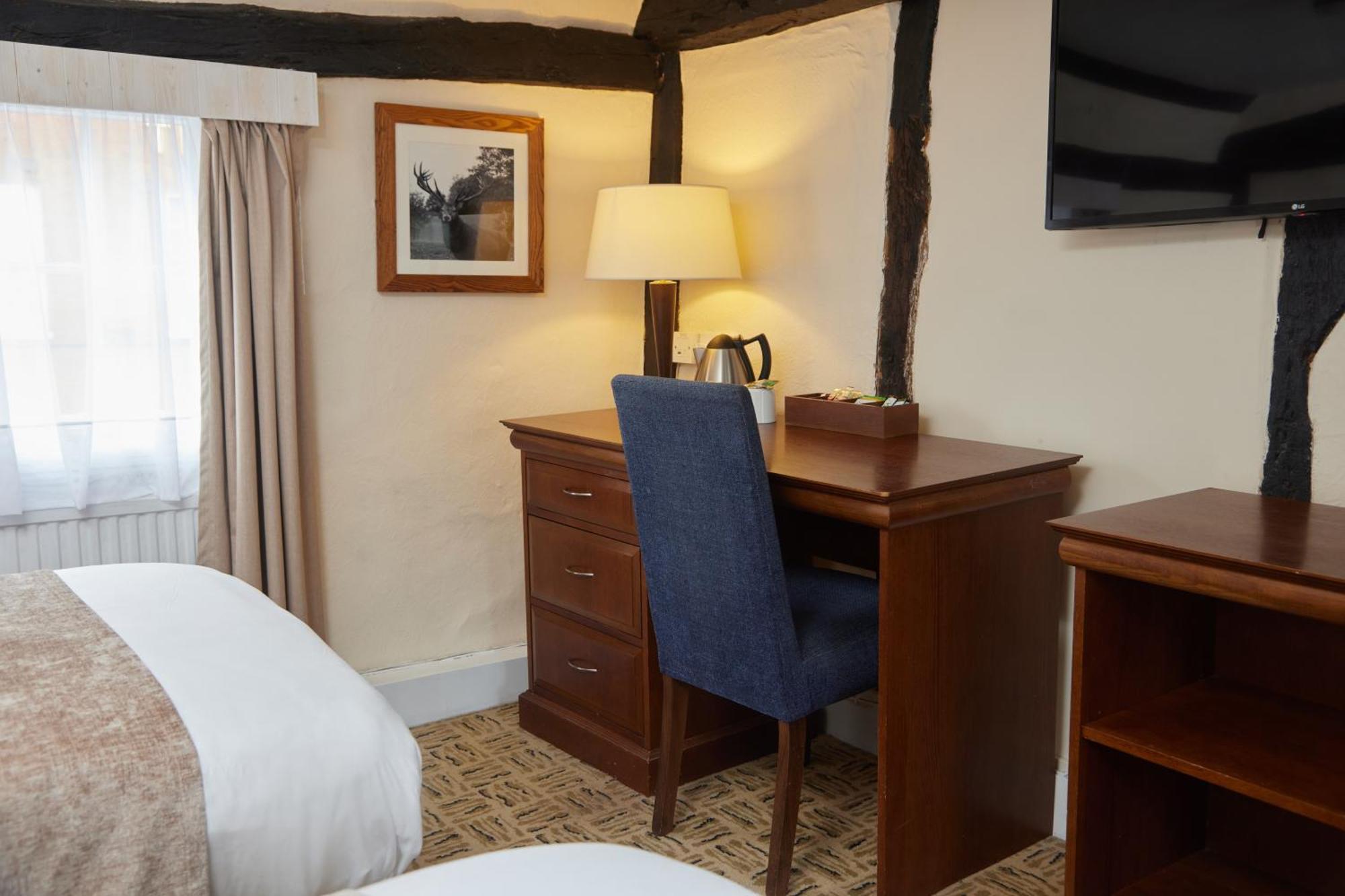 The Bell Hotel Woburn By Greene King Inns Exterior photo